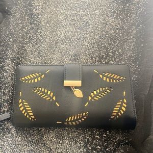 Elegant Gold Hollow Leaves Wallet